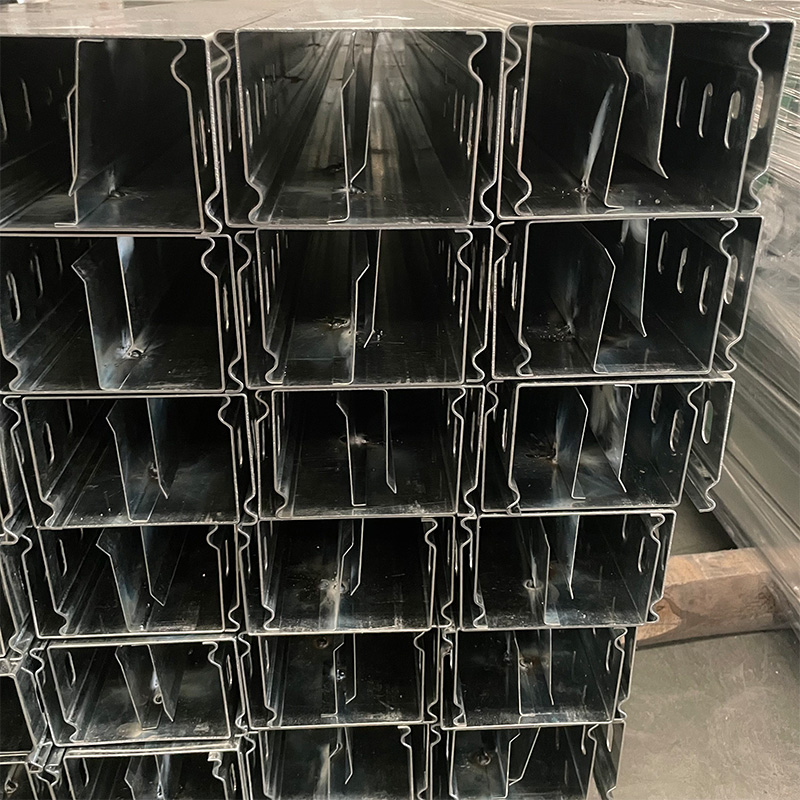 O'z-o'zidan qulflanadigan simi teshigi