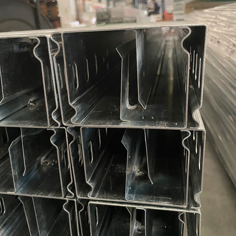 O'z-o'zidan qulflanadigan simi teshigi