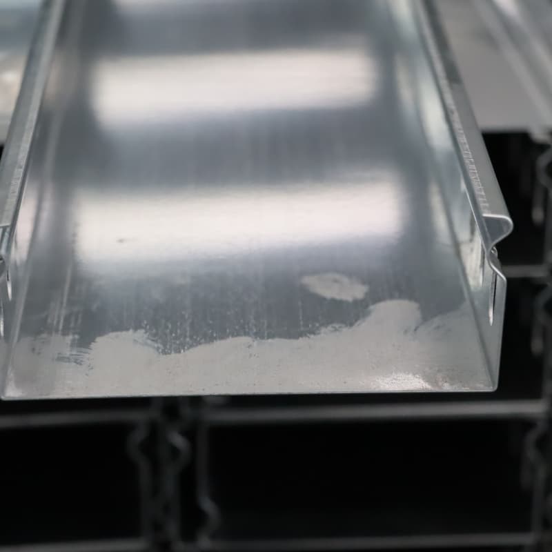 O'z-o'zidan qulflanadigan simi tagligi