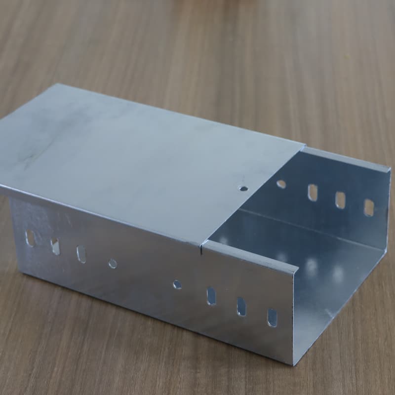 Ulgurji tirqishli simi tokchalari