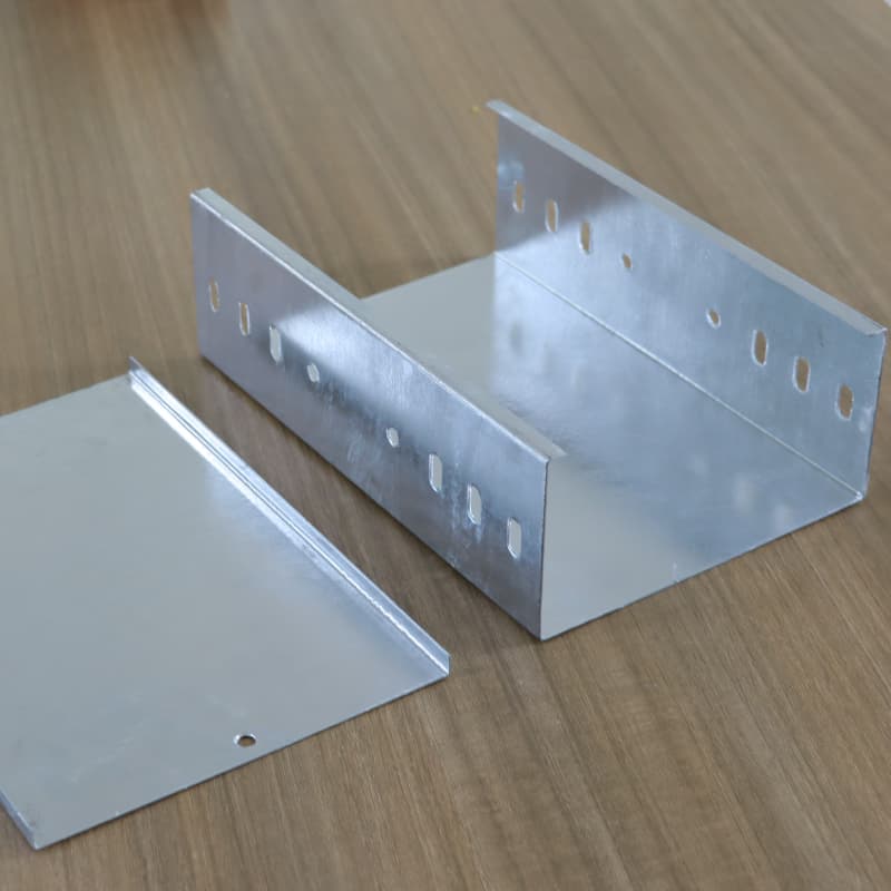 Ulgurji tirqishli simi tokchalari