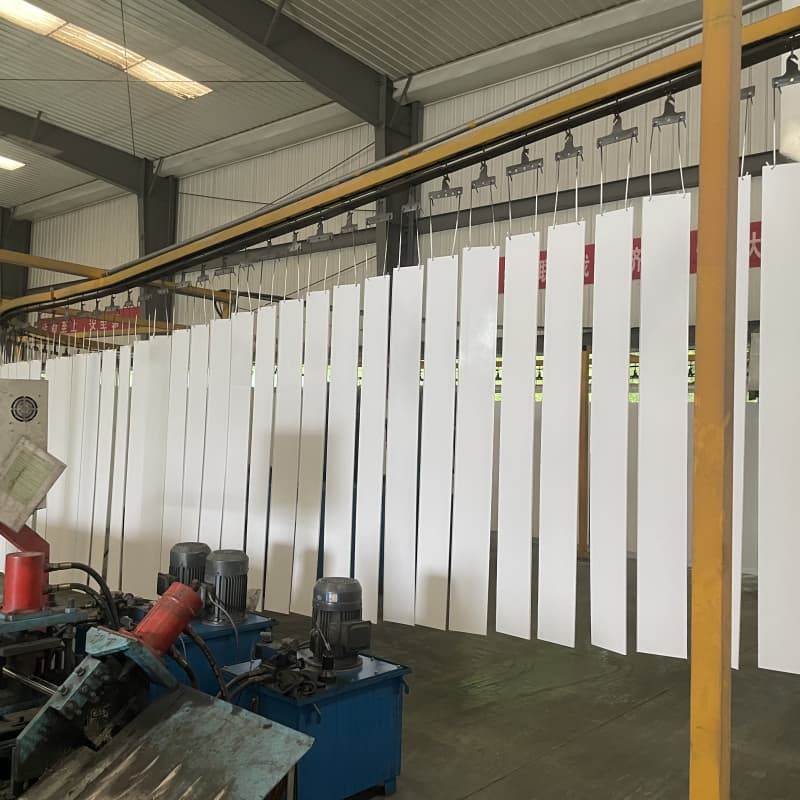 Ulgurji yong'inga chidamli buzadigan amallar bo'yalgan simi tagliklari