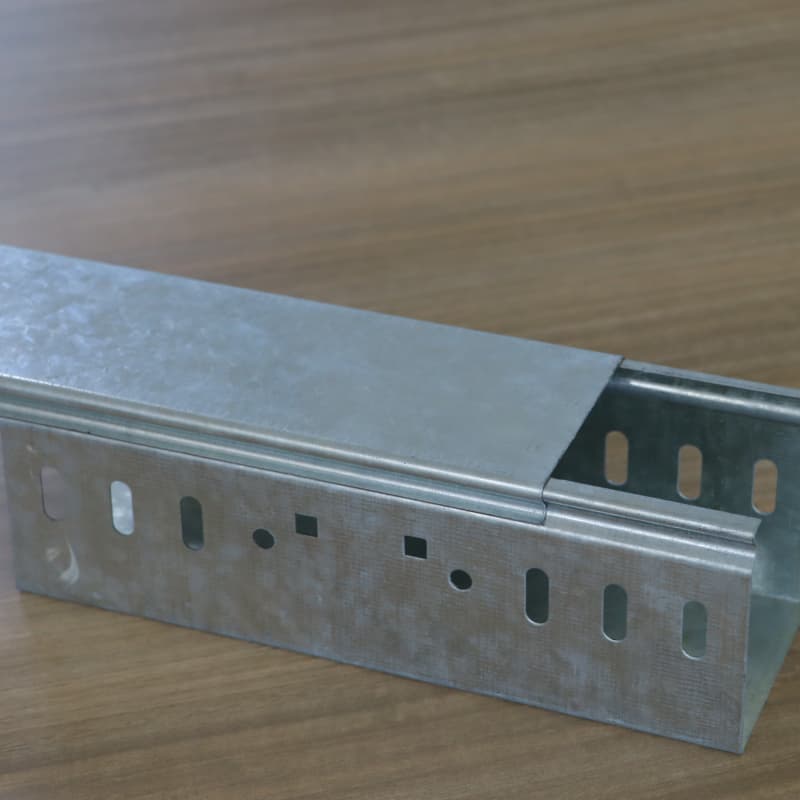 O'z-o'zidan qulflanadigan simi tagligi